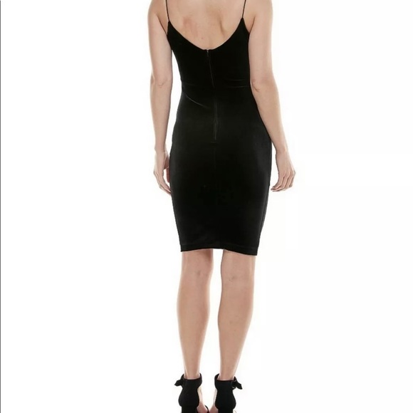Elegant Black Midi Dress - Picture 9 of 10